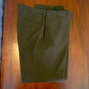 Haggar Premium Comfort Dress Pant size 38x32. Brown